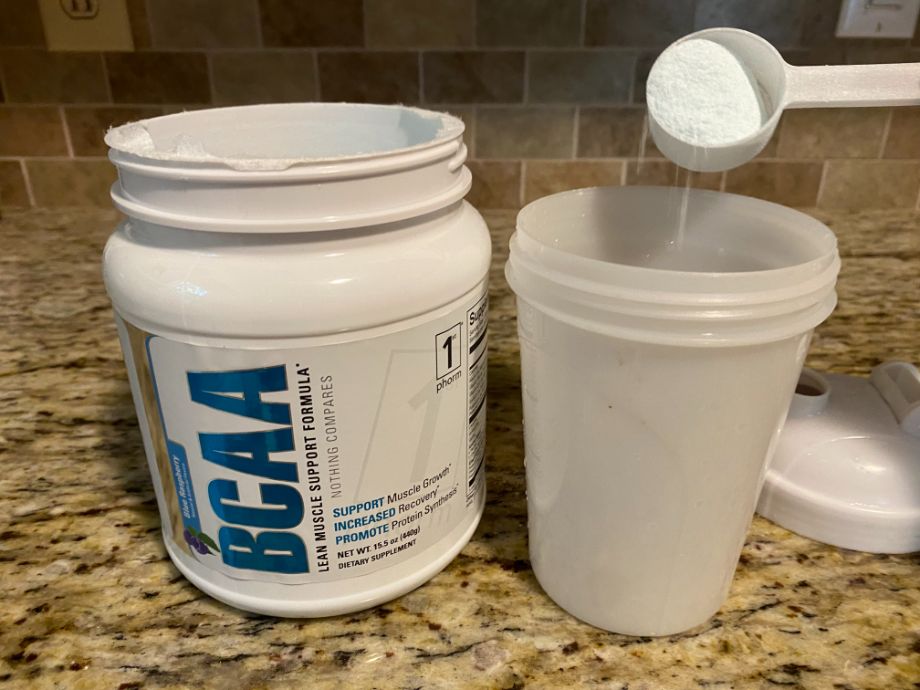 Scoop of 1st Phorm BCAAs going into a cup