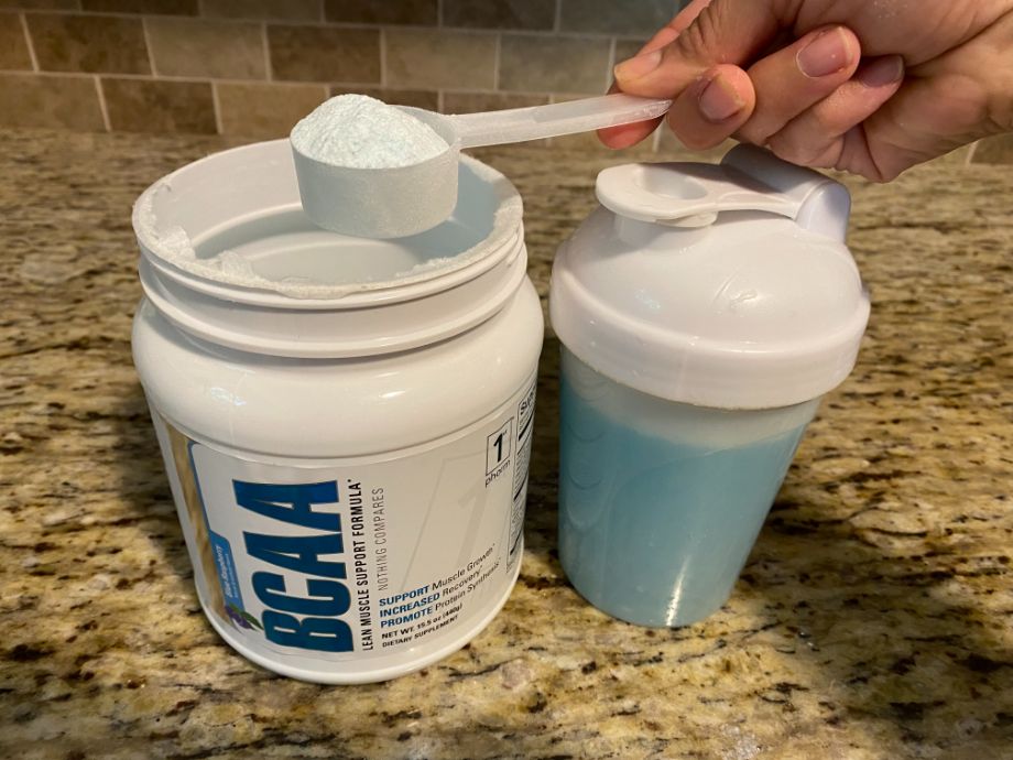 Scoop of 1st Phorm BCAAs going into a cup