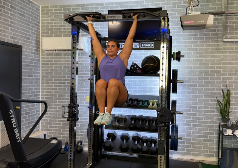 woman-doing-tuck-hold-from-bar