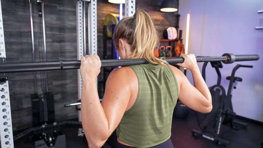 REP Fitness Helios Squat Bar Review (2025): An Affordable Squat Bar for Heavy Lifting