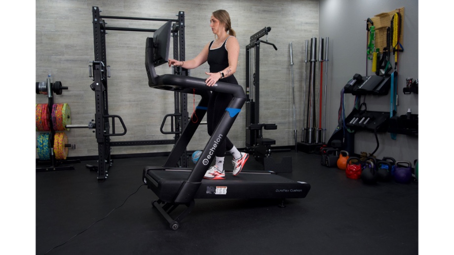 Woman walking on Echelon Stride 8s at an incline