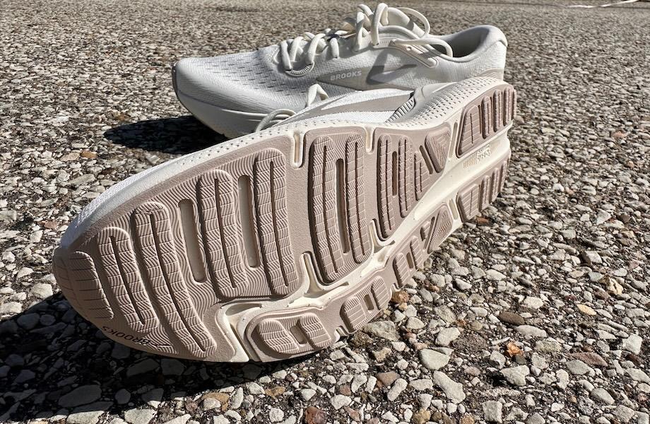 Image of the Brooks Ghost Max sneakers on gravel