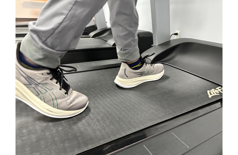 Person running on a treadmill wearing the Asics Gel Cumulus