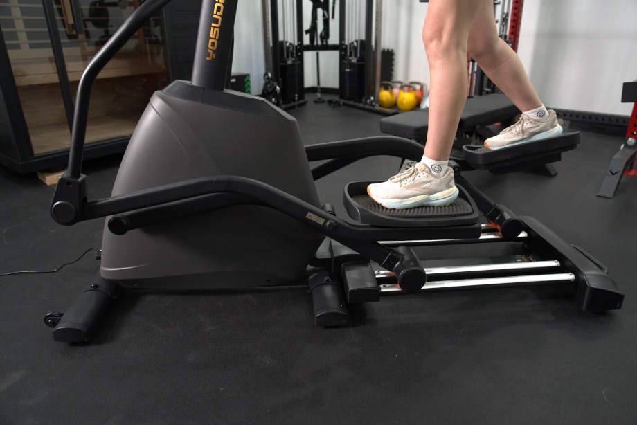Yosuda Dolphin Elliptical in use by our tester