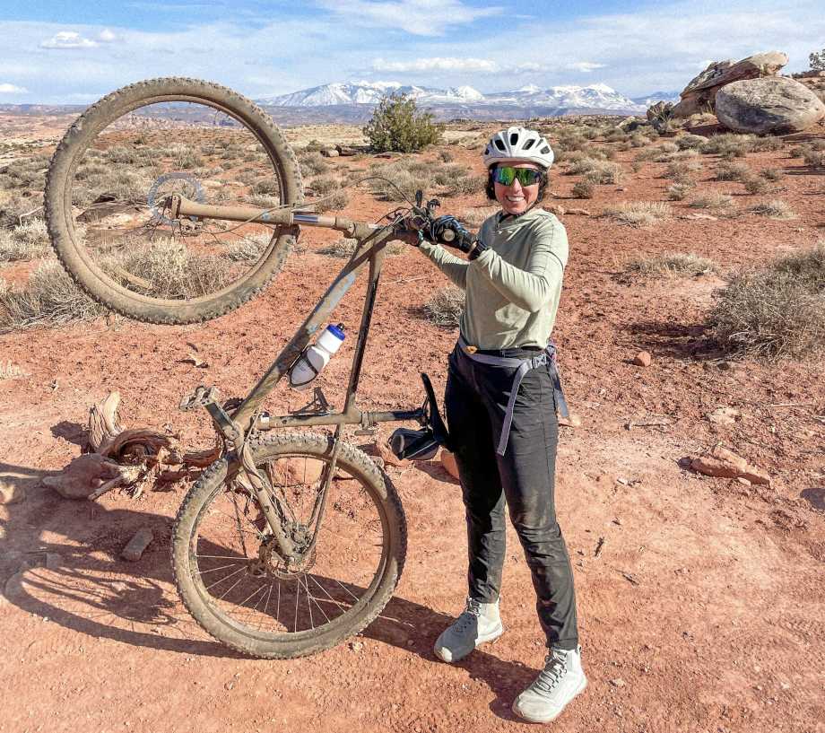 Amanda Capritto poses in the desert with an upright Marin Bobcat Trail 3
