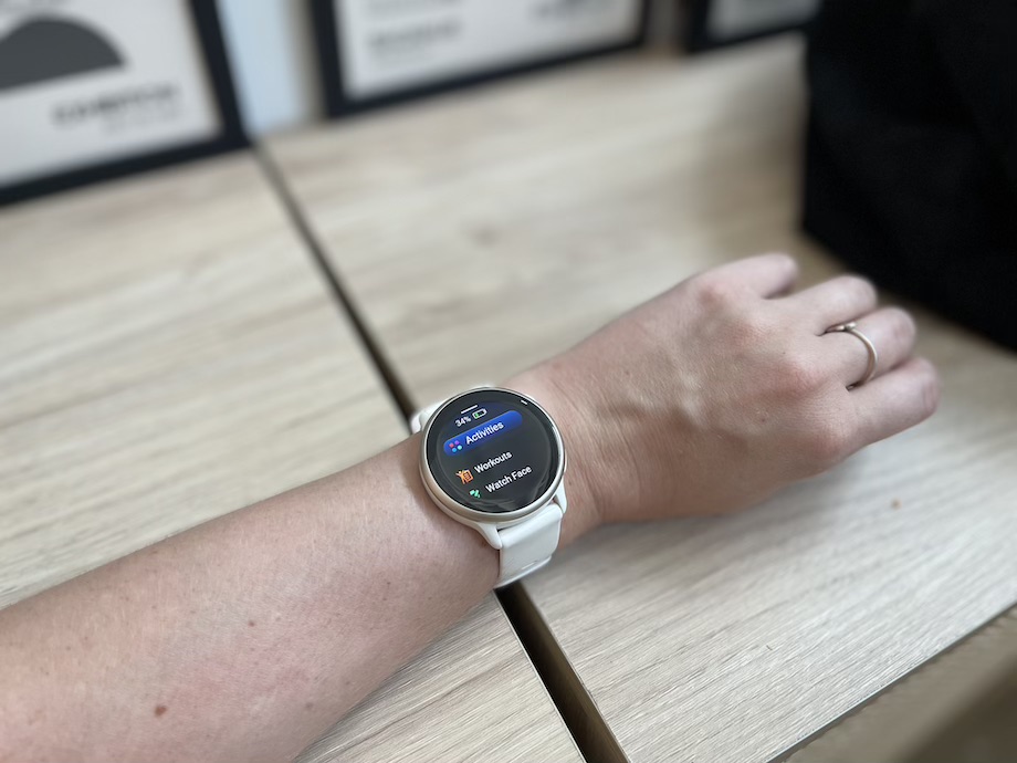Front of Garmin vivoactive 6 tracker on a person's wrist