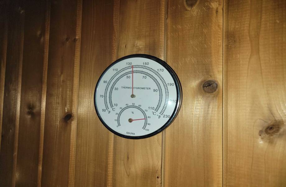 thermometer inside almost heaven morgan barrel sauna showing temperature and humidity levels