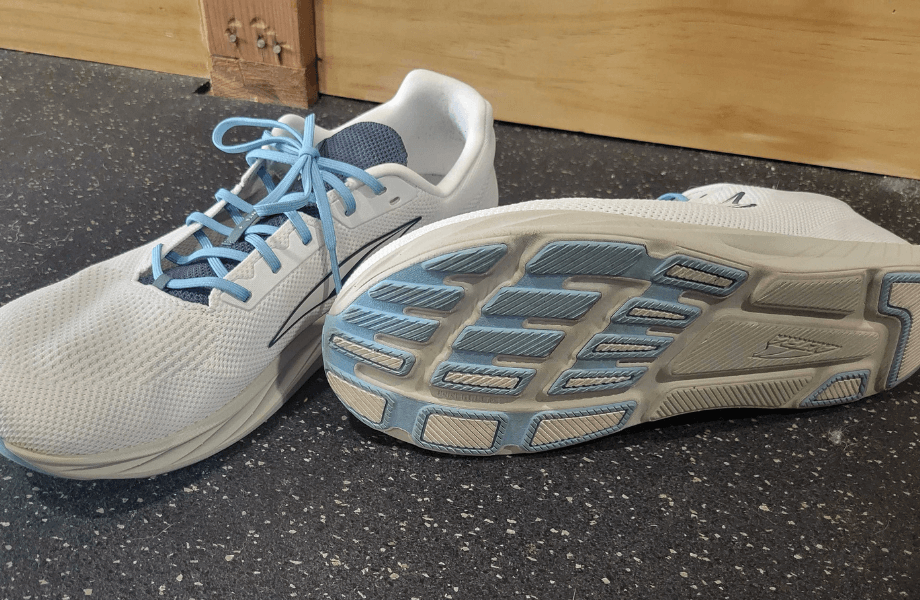 The natural, foot-mimicking outsole design of the Altra Escalante 4 running shoes