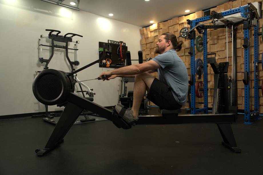 Our tester working out on the YOSUDA Dragon Fly Rower