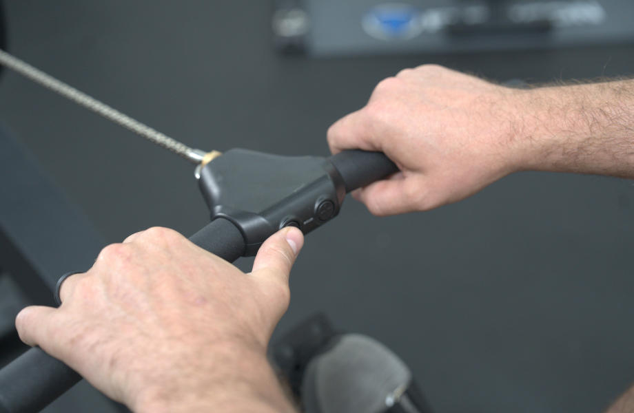 Using the handle controls on a YOSUDA Dragon Fly Rowing Machine