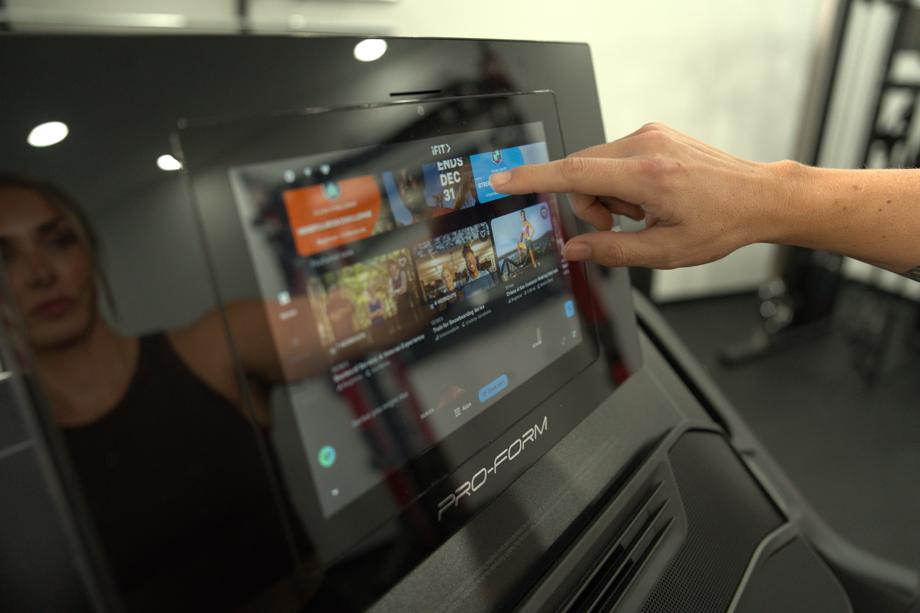 Choosing programming on the ProForm Carbon Pro 2000