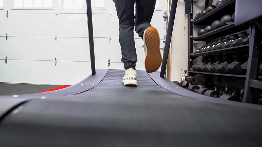 coop running on a manual treadmill
