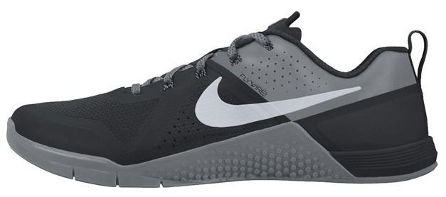 blakc and gray Nike Metcon 1
