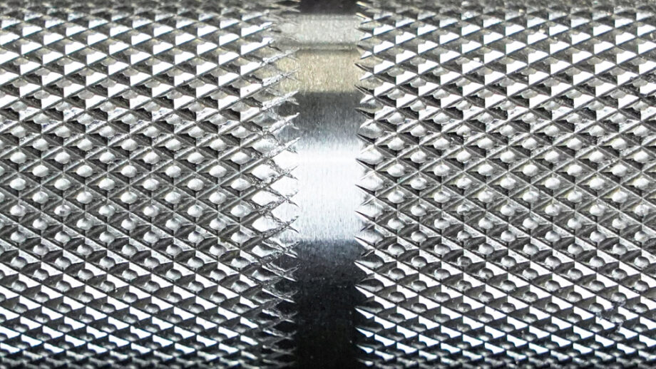 Super close up photo of the knurling on the Rogue Ohio Bar