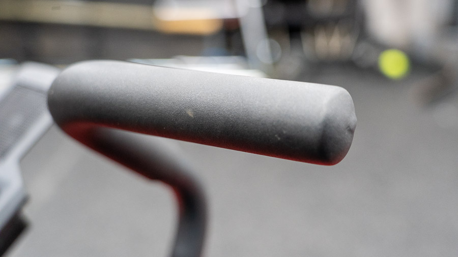 The simple handle attached to the Titan Fitness Fan Bike. 