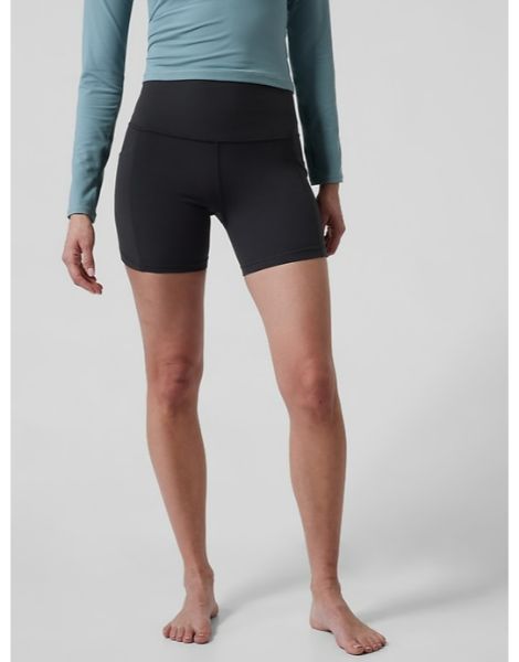 athleta salutation stash pocket short