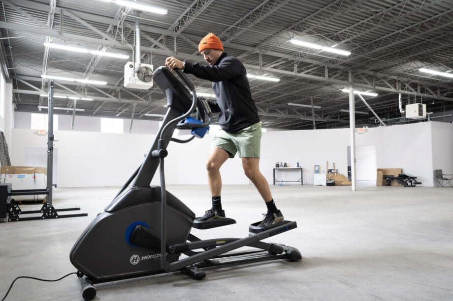 Horizon 7.0 AE Elliptical Review 2024: Sturdy with Great Functionality 