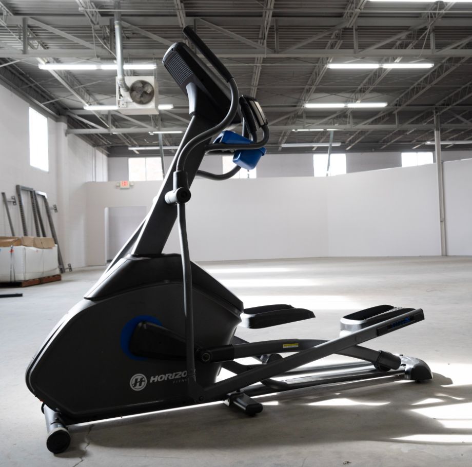 Horizon 7.0 AE Elliptical standing by itself in a gym.