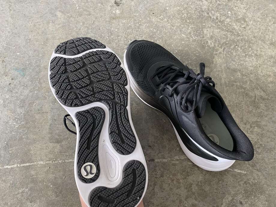 Lululemon Blissfeel Running Shoe Review - Elle Blogs