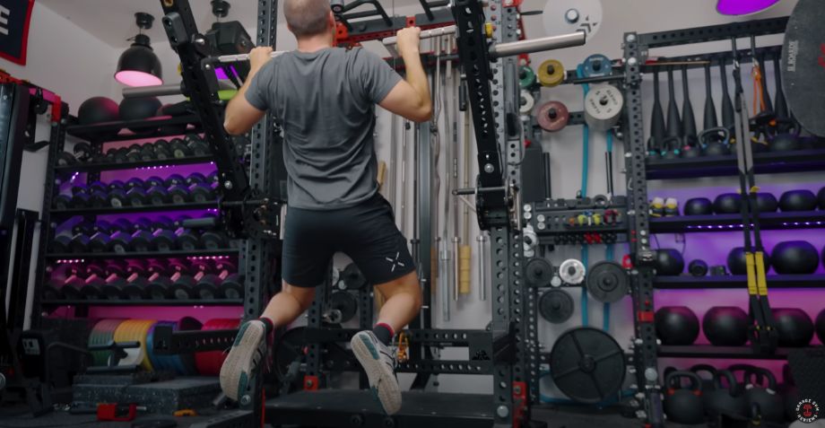 Man using jammer arms for pull-ups