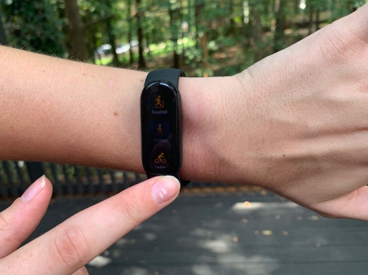 Xiaomi Mi Smart Band 6 Review 2024: Budget and Beginner Friendly Fitness Tracker 