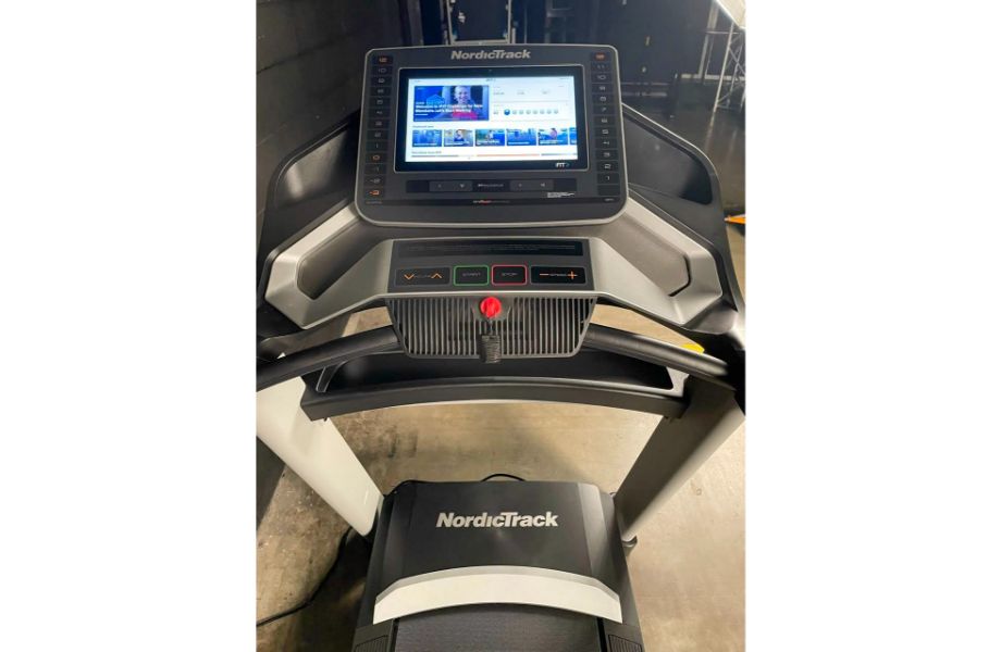 NordicTrack EXP 14i treadmill monitor