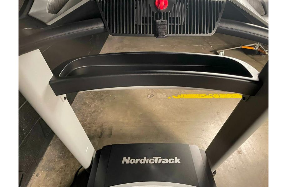 NordicTrack EXP 14i treadmill tray