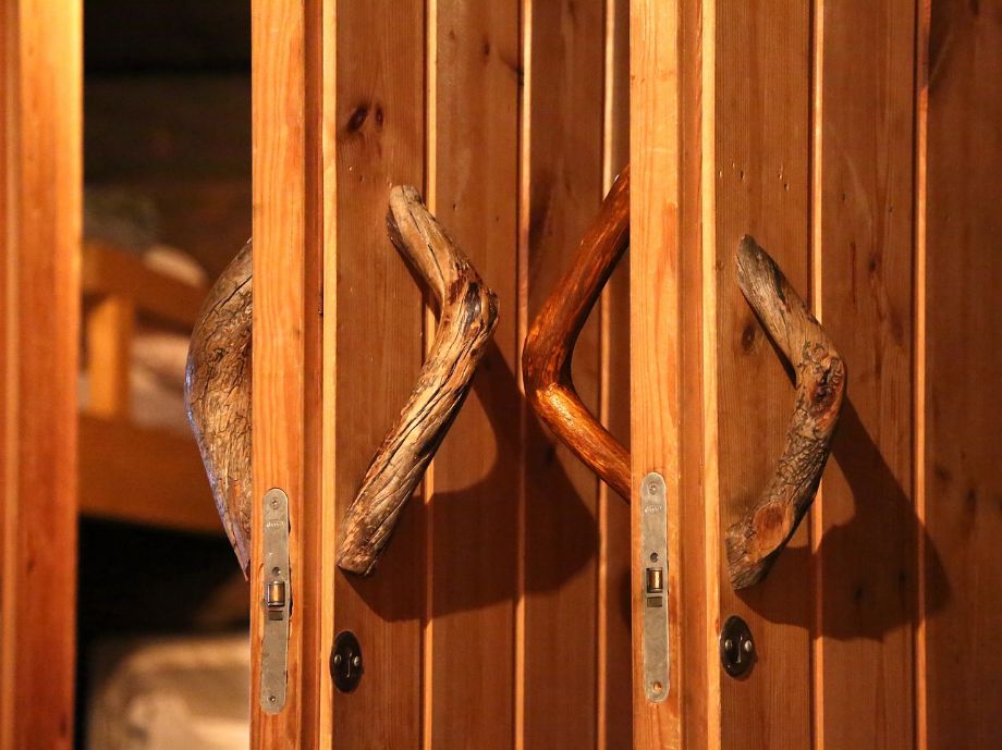 Photo of the outside of a door handle leading to a sauna