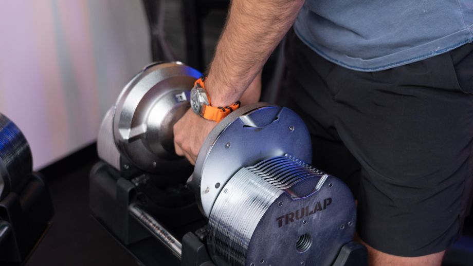 Photo showing the Trulap dumbbell weight adjustment