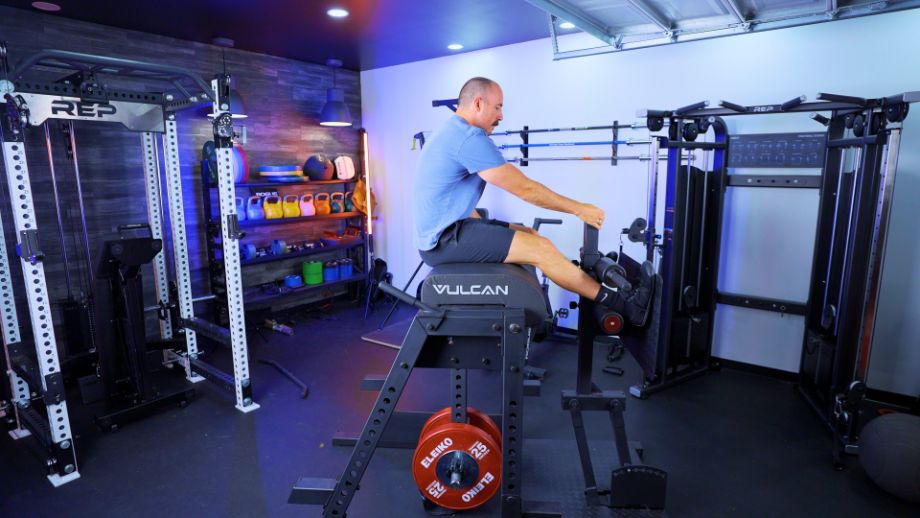 Photo of man using the Vulcan Kraaken for sit ups