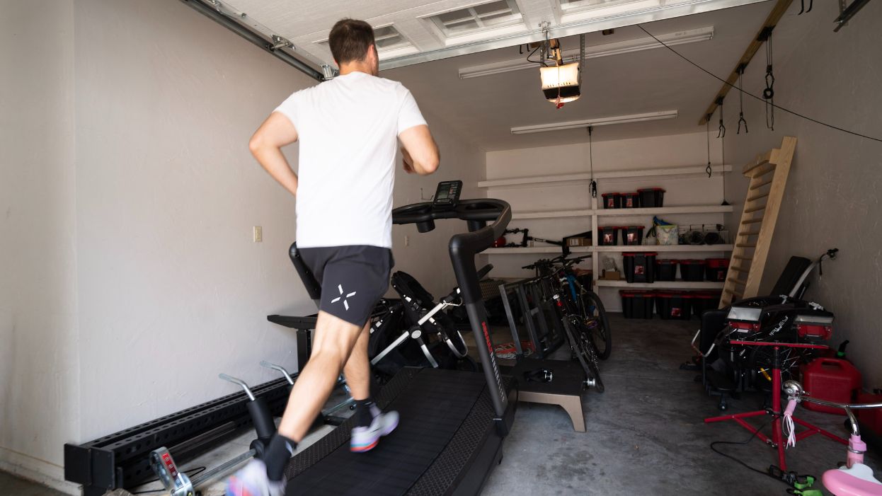coop running on a manual treadmill for a treadmill hiit workout