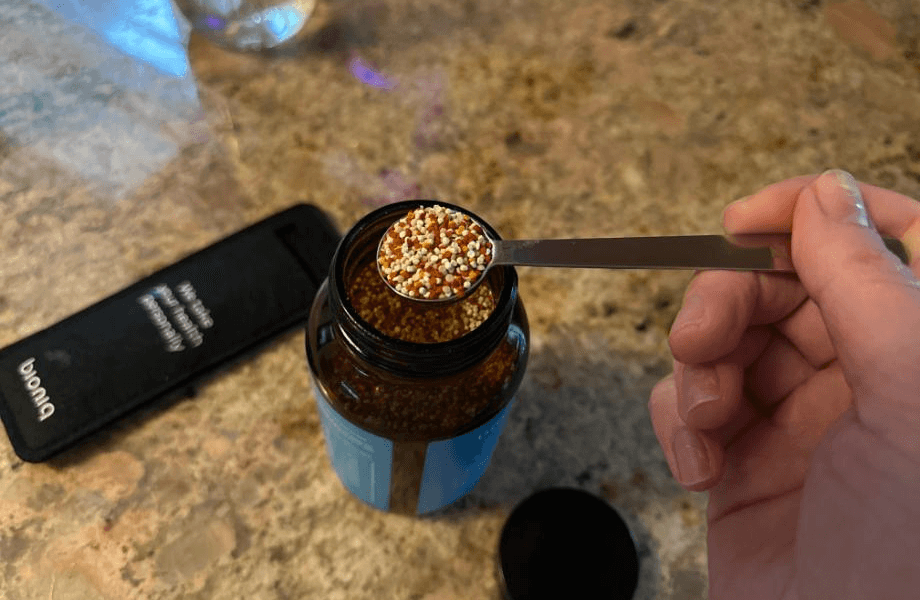 A single-scoop serving of Bioniq Go multivitamin granules