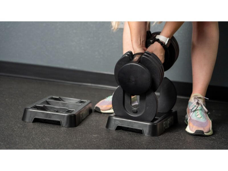 choosing weights Flybird Adjustable Dumbells