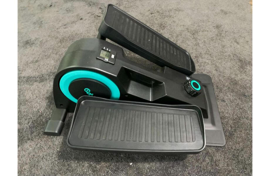 https://www.garagegymreviews.com/wp-content/uploads/cubii-jr-under-desk-elliptical.jpg