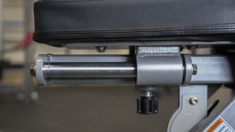 A close image of the way the seat of the AB-5000 adjusts
