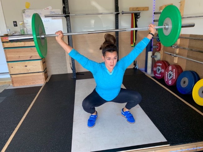 Woman doing overhead squats while wearing the Do-Win Classic Lifter