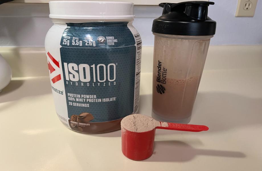 Dymatize Iso 100 Chocolate protein powder