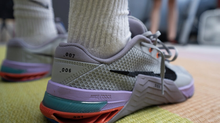 Nike metcon shoelace length shop