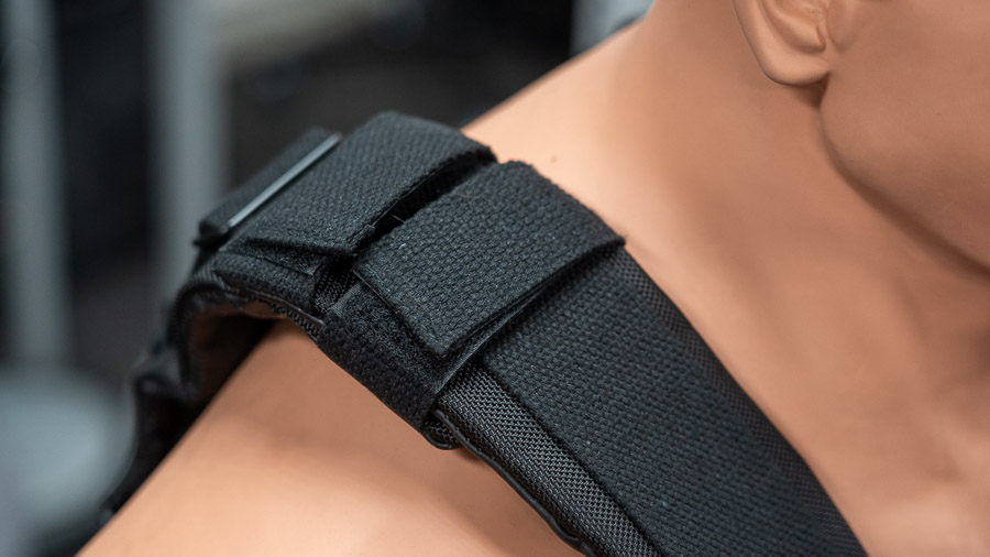 closeup of kensui ez-vest shoulder straps
