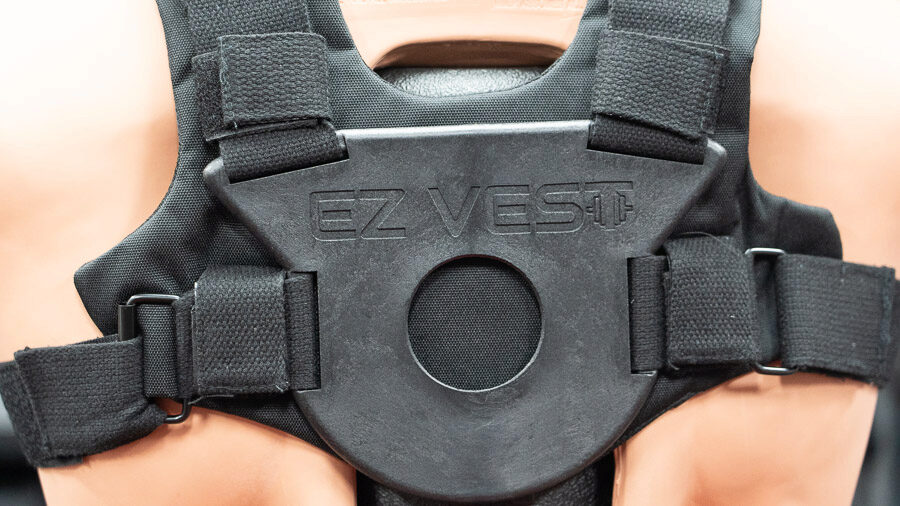 closeup of kensui ez-vest