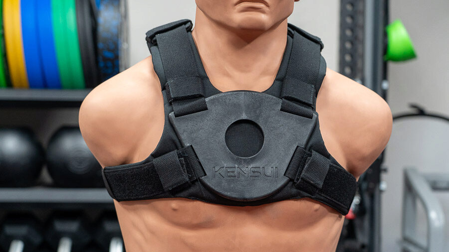 kensui ez-vest on mannequin with no weights