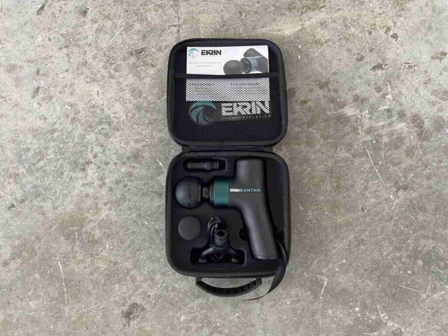 https://www.garagegymreviews.com/wp-content/uploads/ekrin-athletics-bantam-massage-gun-in-case-rotated-e1646846132637-1024x768.jpeg