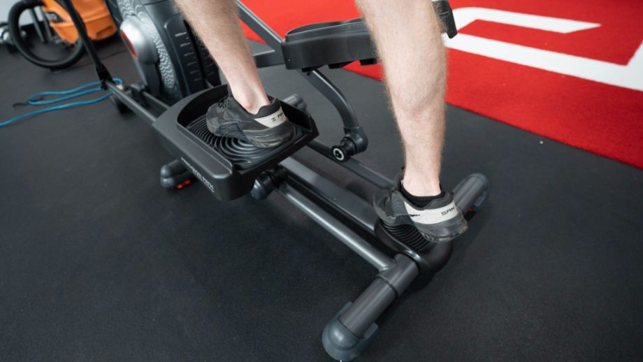 feet on pedals of schwinn 470 elliptical