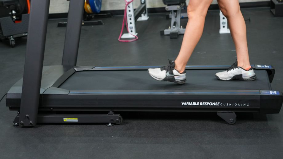 feet walking on the horizon t101 treadmill