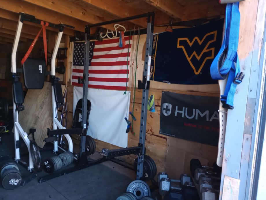 https://www.garagegymreviews.com/wp-content/uploads/fitness-reality-810-xlt-with-weights.jpg