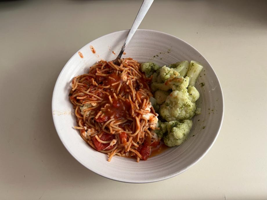 A meal is shown in a bowl from the Freshology Meal Delivery Service.