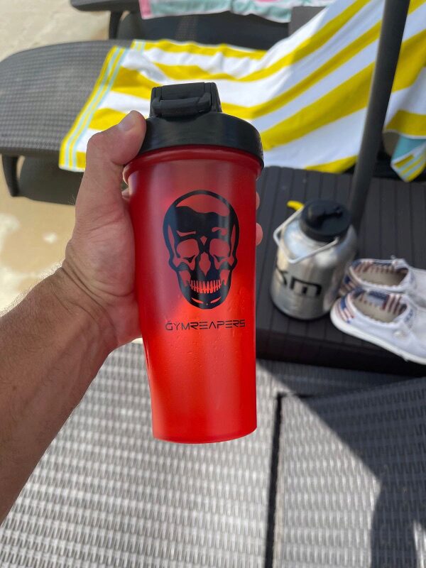 https://www.garagegymreviews.com/wp-content/uploads/gymreapers-blender-bottle-red.jpg