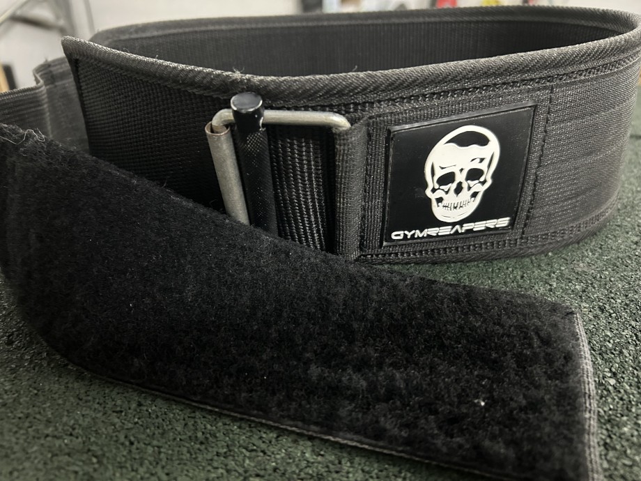 A close look at the open latch on a Gymreapers Quick-Lock Belt.