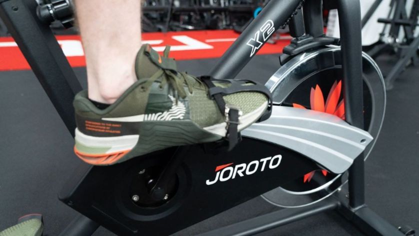 joroto x2 indoor cycling bike review pedals