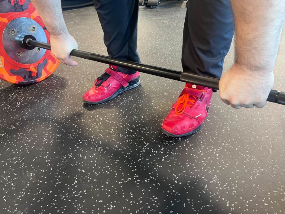 Man setting up for a clean on the Major Fitness Home Gym Barbell